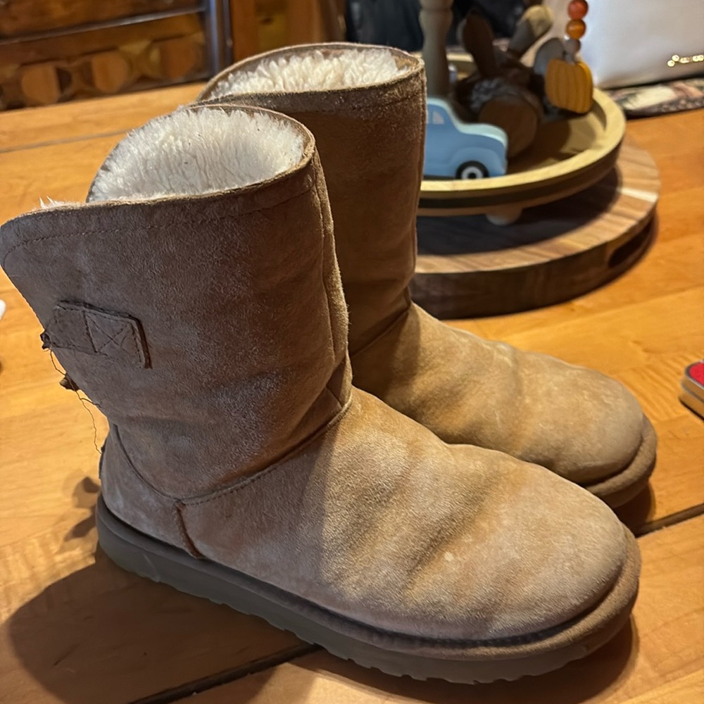 I love these booties, but I won’t wear them since my puppy chewed the buckle.